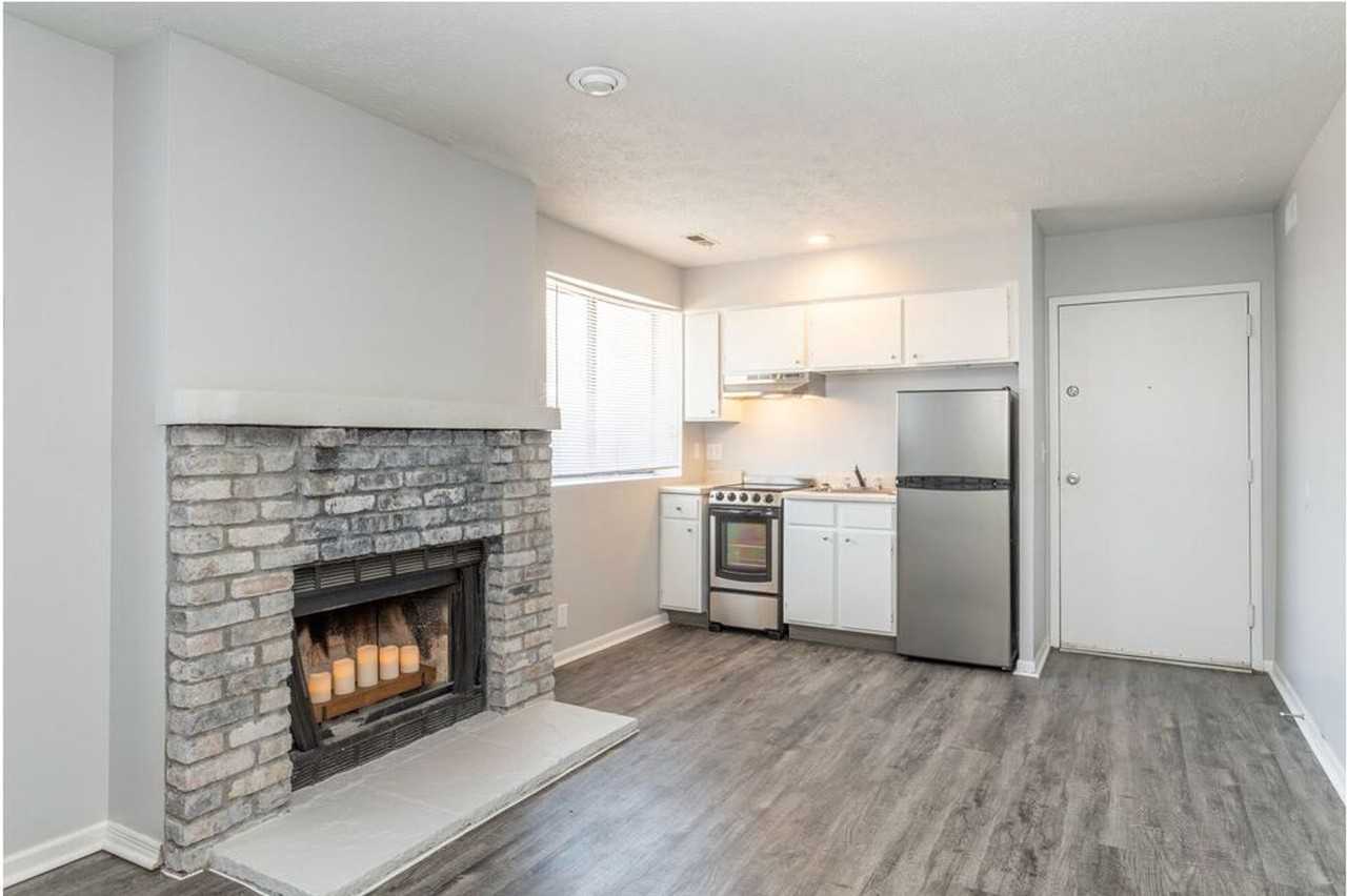 Belleville - Photo 5 of 50