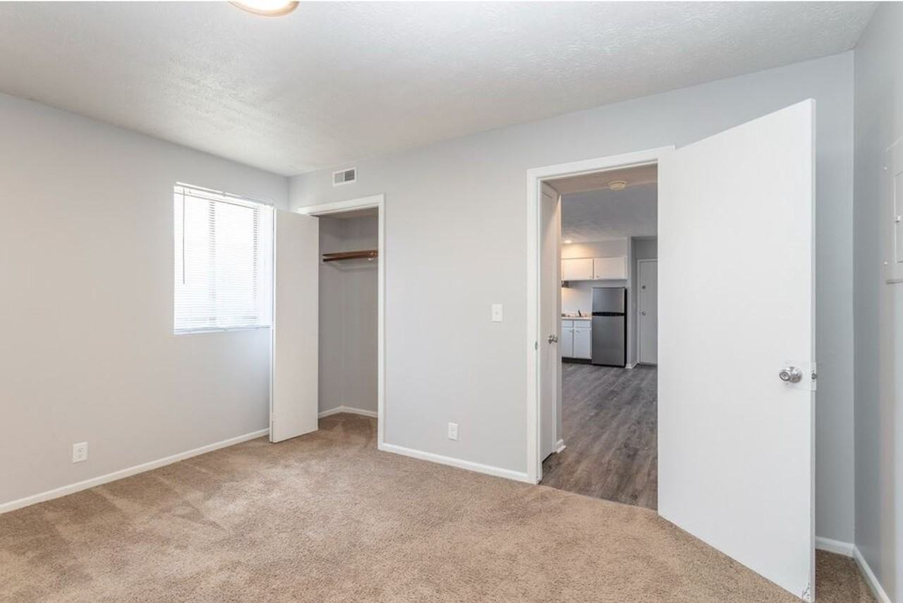 Belleville - Photo 7 of 50