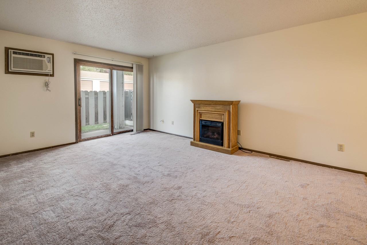 Glacial Manor - Photo 2 of 24