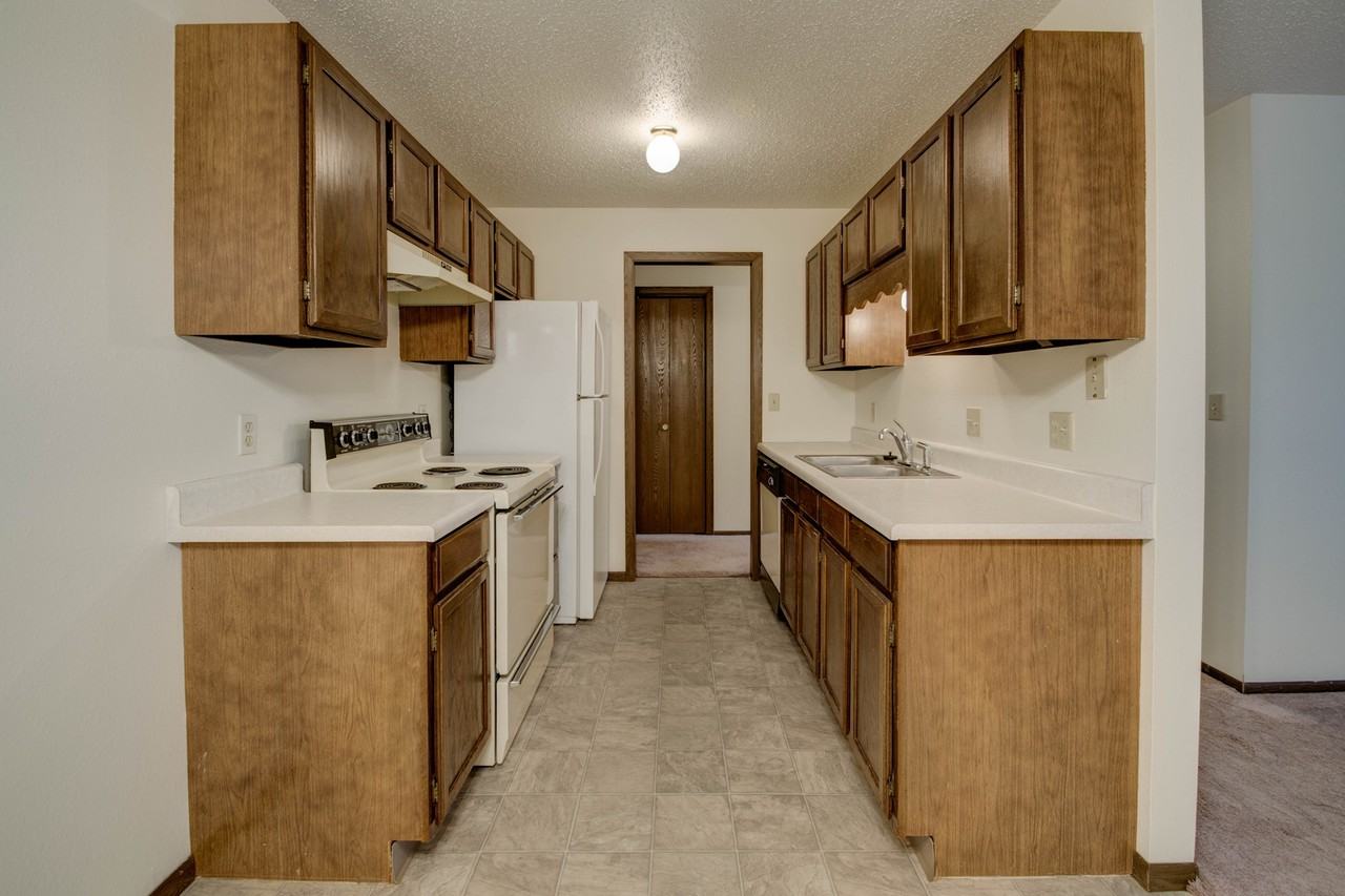 Glacial Manor - Photo 4 of 24