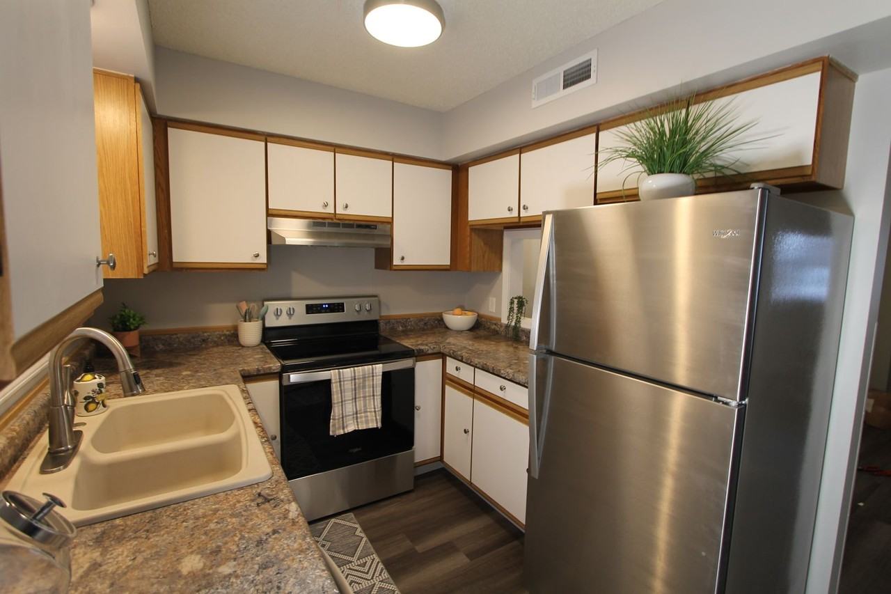 The Warwick of Norfolk.  Now leasing updated 1, 2 bedroom apartments and 3 bedroom townhomes! - Photo 3 of 50