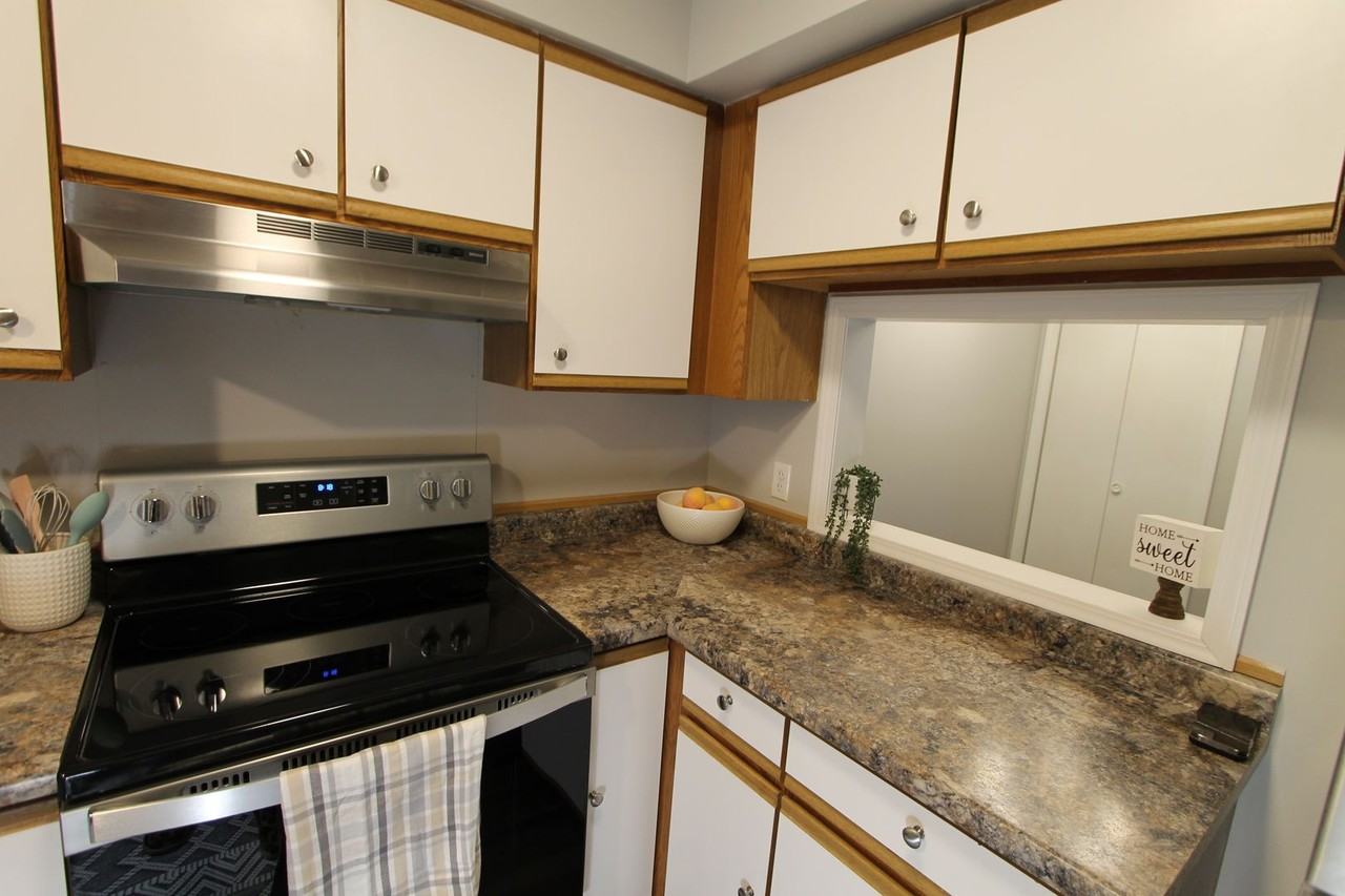 The Warwick of Norfolk.  Now leasing updated 1, 2 bedroom apartments and 3 bedroom townhomes! - Photo 5 of 50