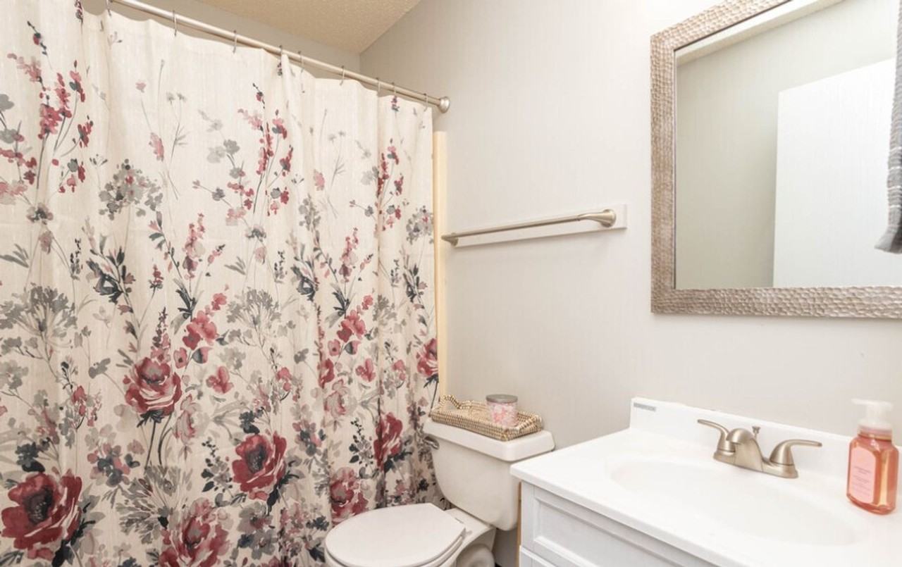 The Warwick of Norfolk.  Now leasing updated 1, 2 bedroom apartments and 3 bedroom townhomes! - Photo 7 of 50