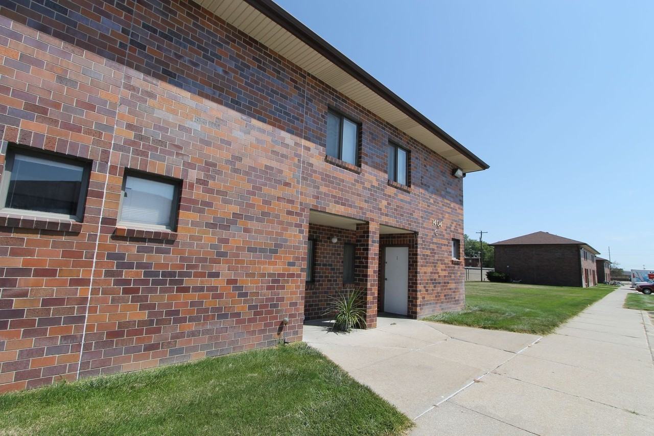 The Warwick of Norfolk.  Now leasing updated 1, 2 bedroom apartments and 3 bedroom townhomes! - Photo 6 of 50