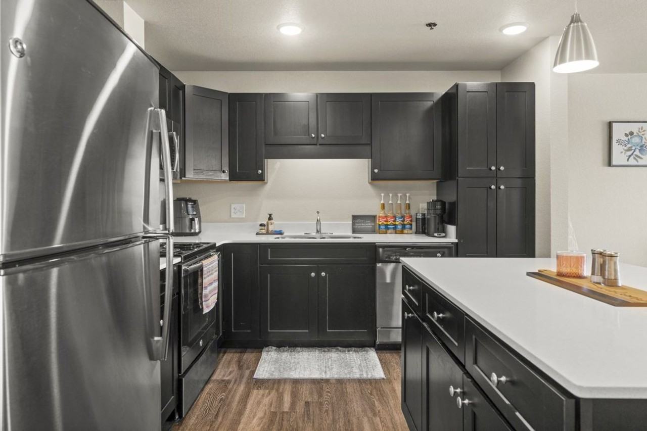 Grand Crossing - Photo 2 of 38