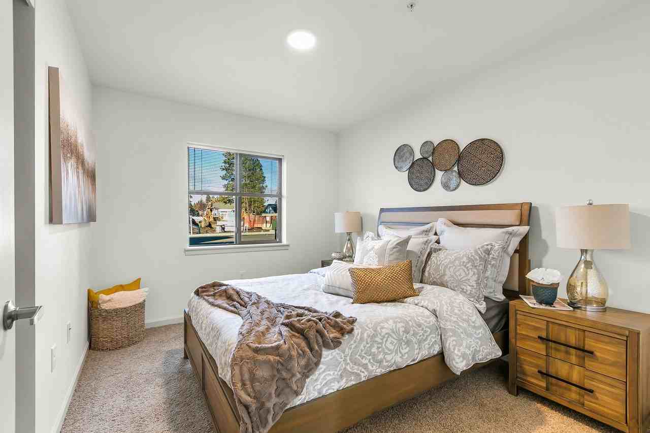 940 W Felicity Ln - Photo 2 of 35