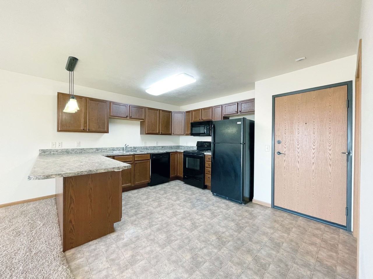 Sunset Pointe Apartments - Photo 7 of 34