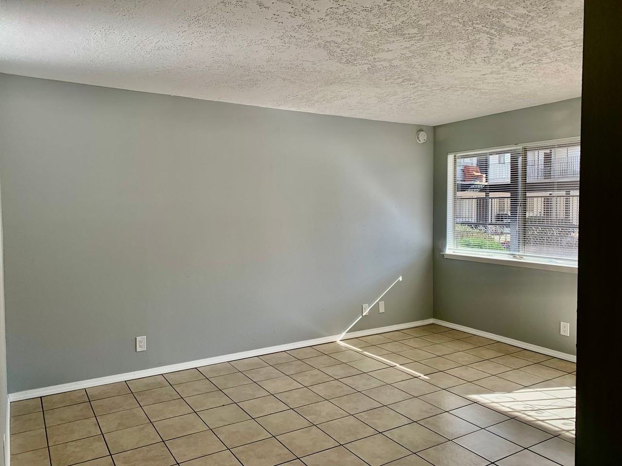 444 Florida St SE - Photo 4 of 13