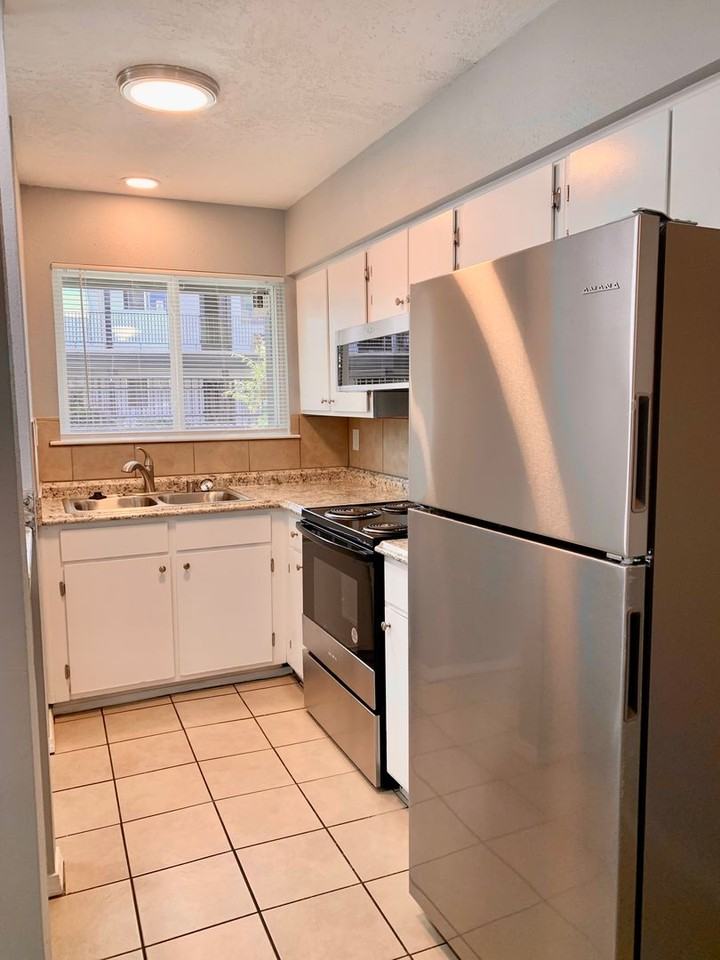 444 Florida St SE - Photo 7 of 13