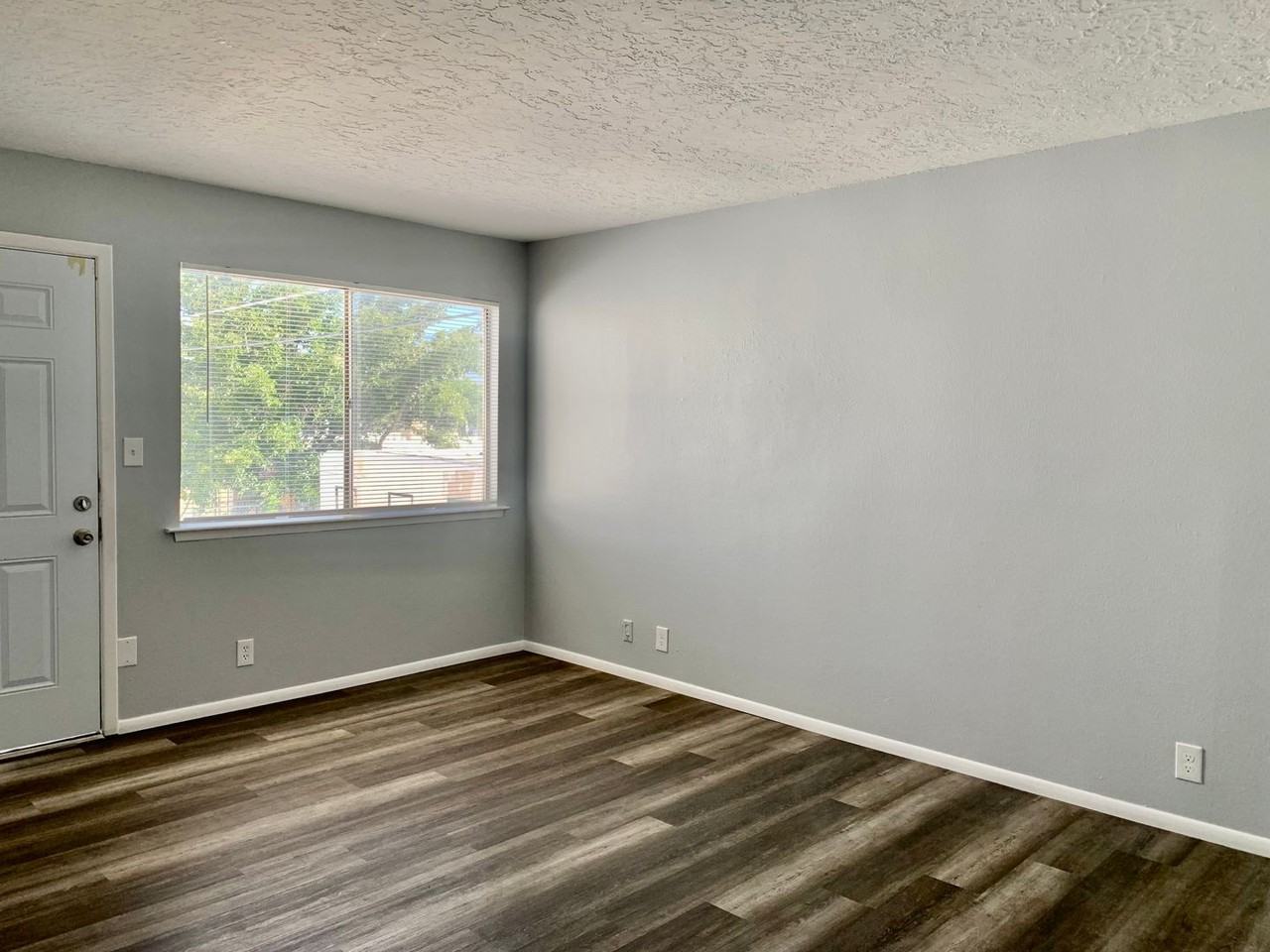 444 Florida St SE - Photo 3 of 30