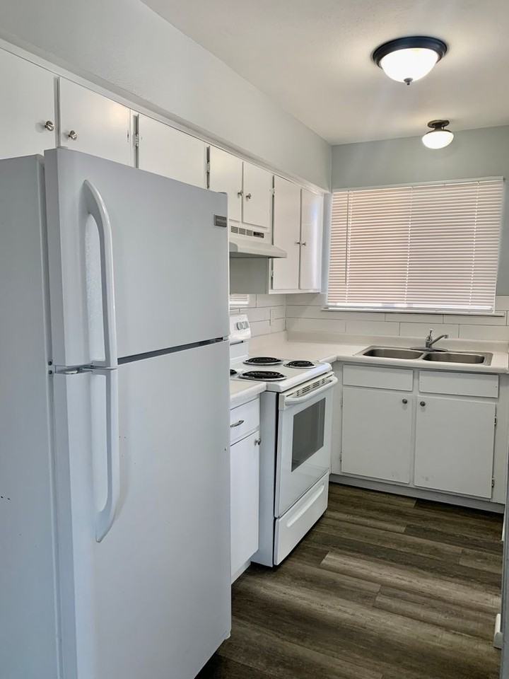 444 Florida St SE - Photo 6 of 30