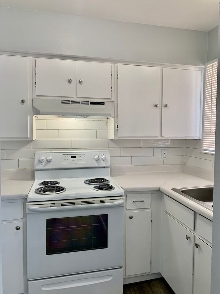 444 Florida St SE - Photo 7 of 30