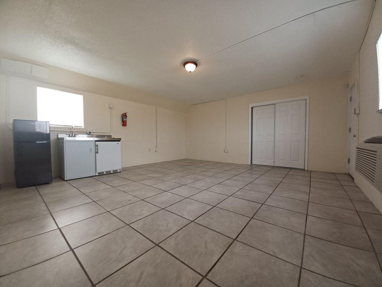 Roadrunner Apartments.. Utilities included! 5609 5613 Central Ave NW