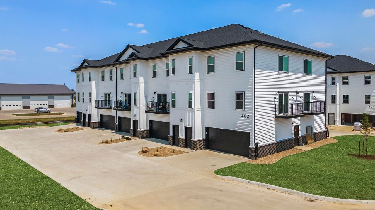 Twin Oaks Apartments - Photo 2 of 9