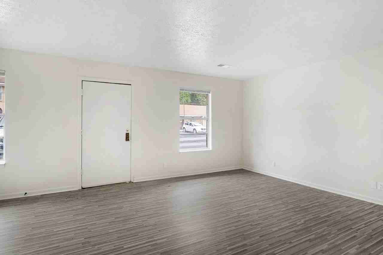 Dixie Downs - Photo 7 of 37