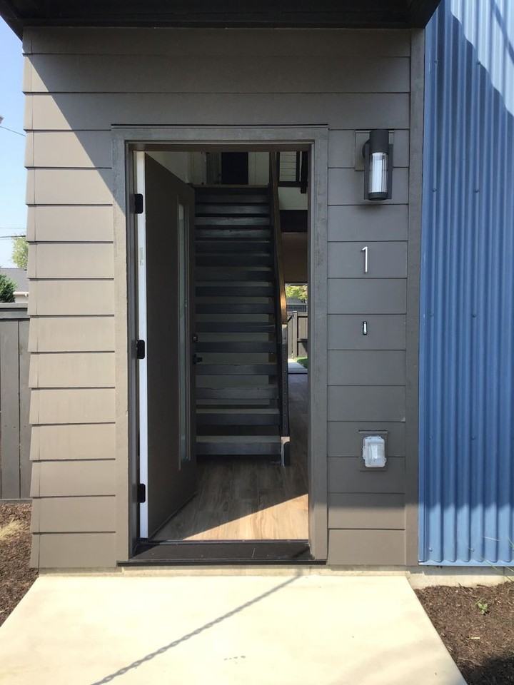 Brand new modern town home - Photo 2 of 19