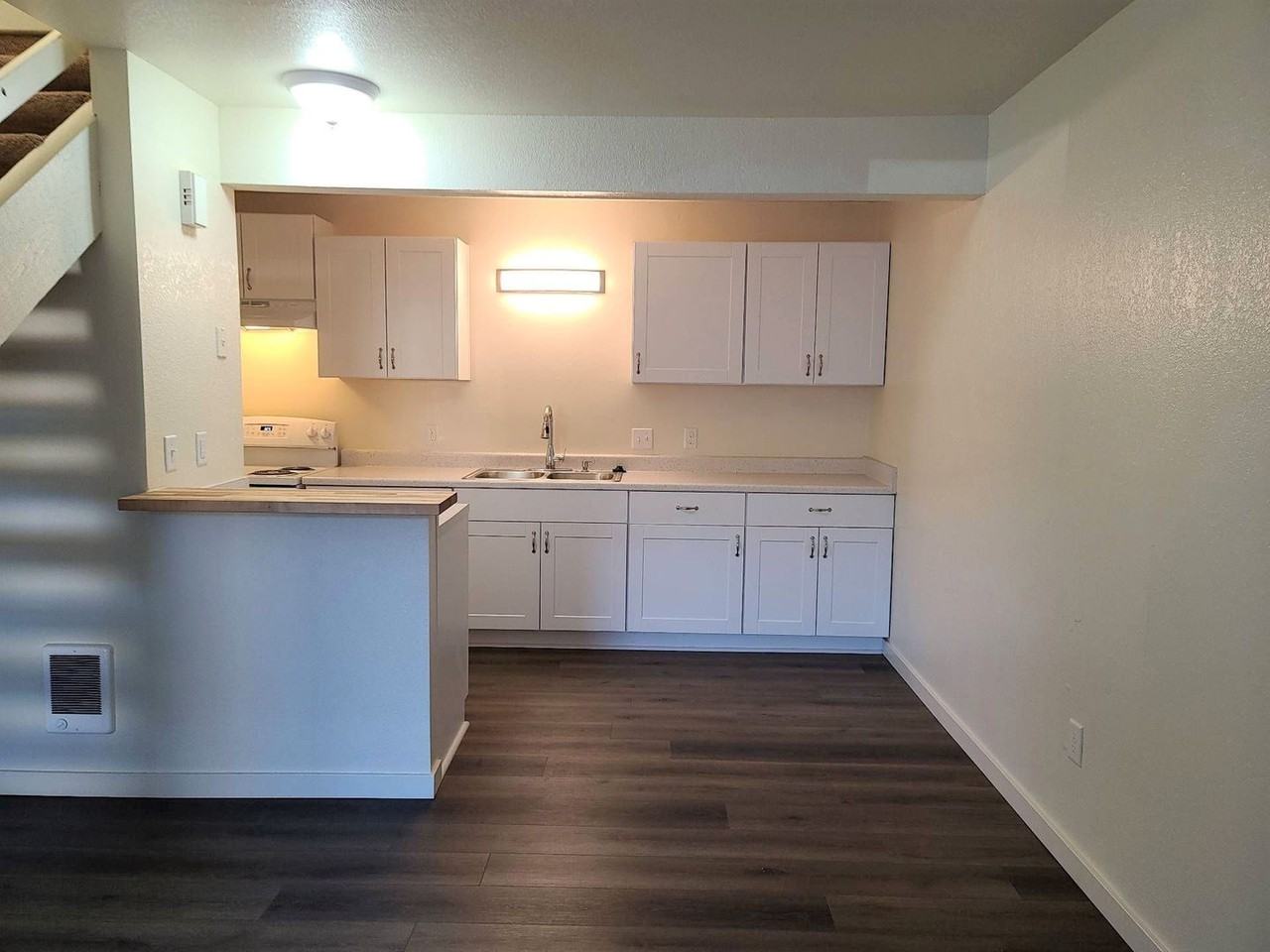 0139 614 Grand Ave. - Photo 5 of 17