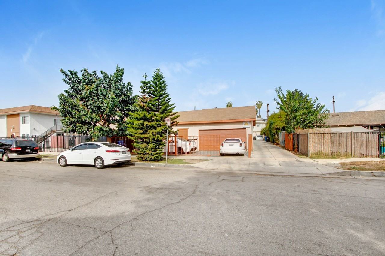 14105 Calvert St. - Photo 2 of 3