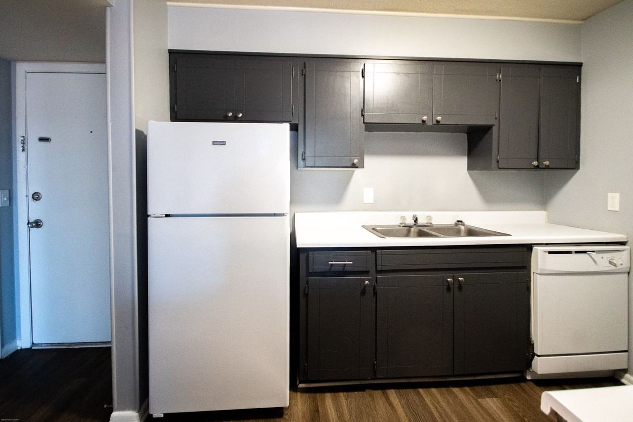 Coleman Place Apartments - Photo 7 of 50