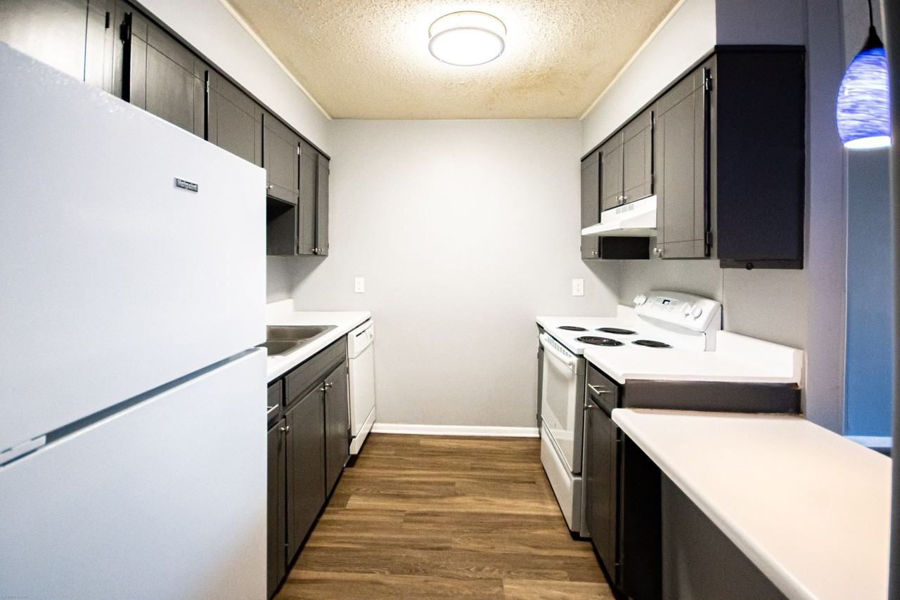 Coleman Place Apartments - Photo 5 of 42