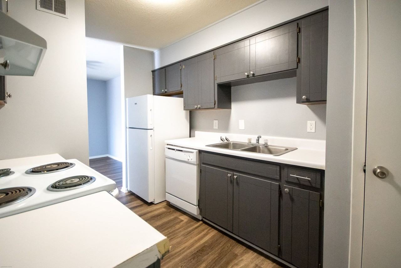 Coleman Place Apartments - Photo 6 of 42