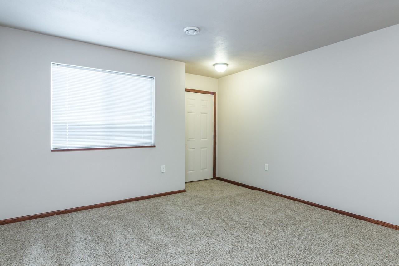 Willow Creek Townhomes and Apartments - Photo 3 of 19