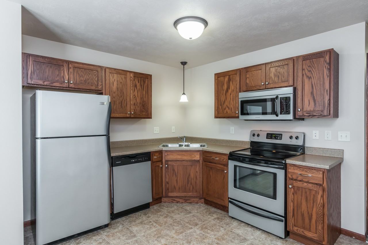 Willow Creek Townhomes and Apartments - Photo 4 of 19