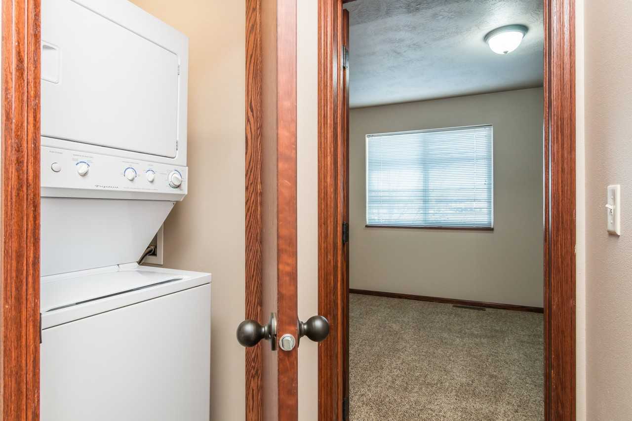 Willow Creek Townhomes and Apartments - Photo 7 of 9