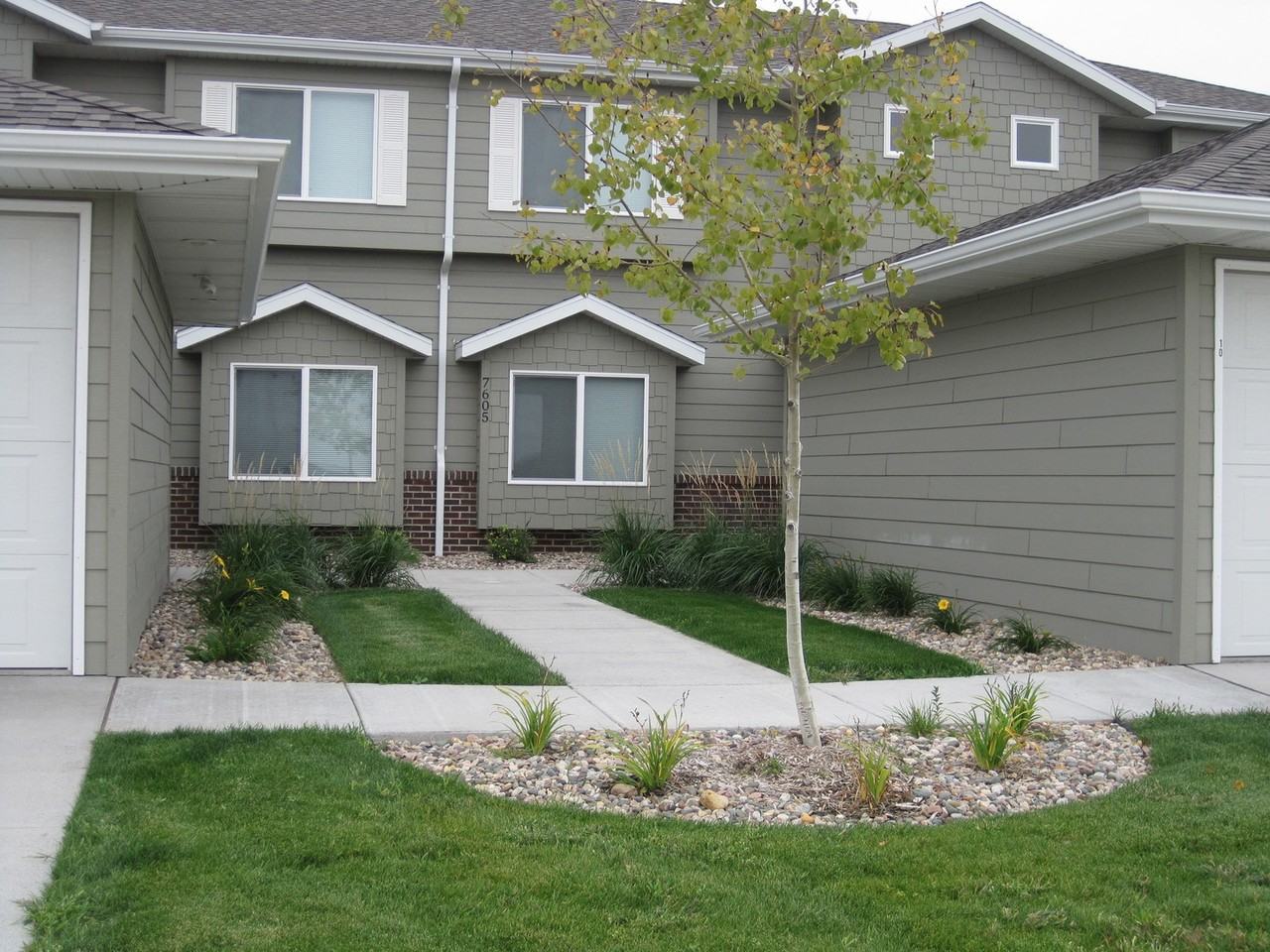 Boulder Pointe Townhomes - Photo 2 of 14