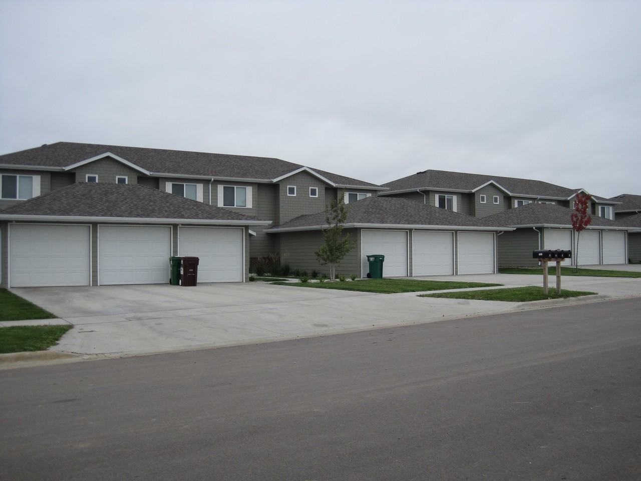 Boulder Pointe Townhomes - Photo 3 of 14