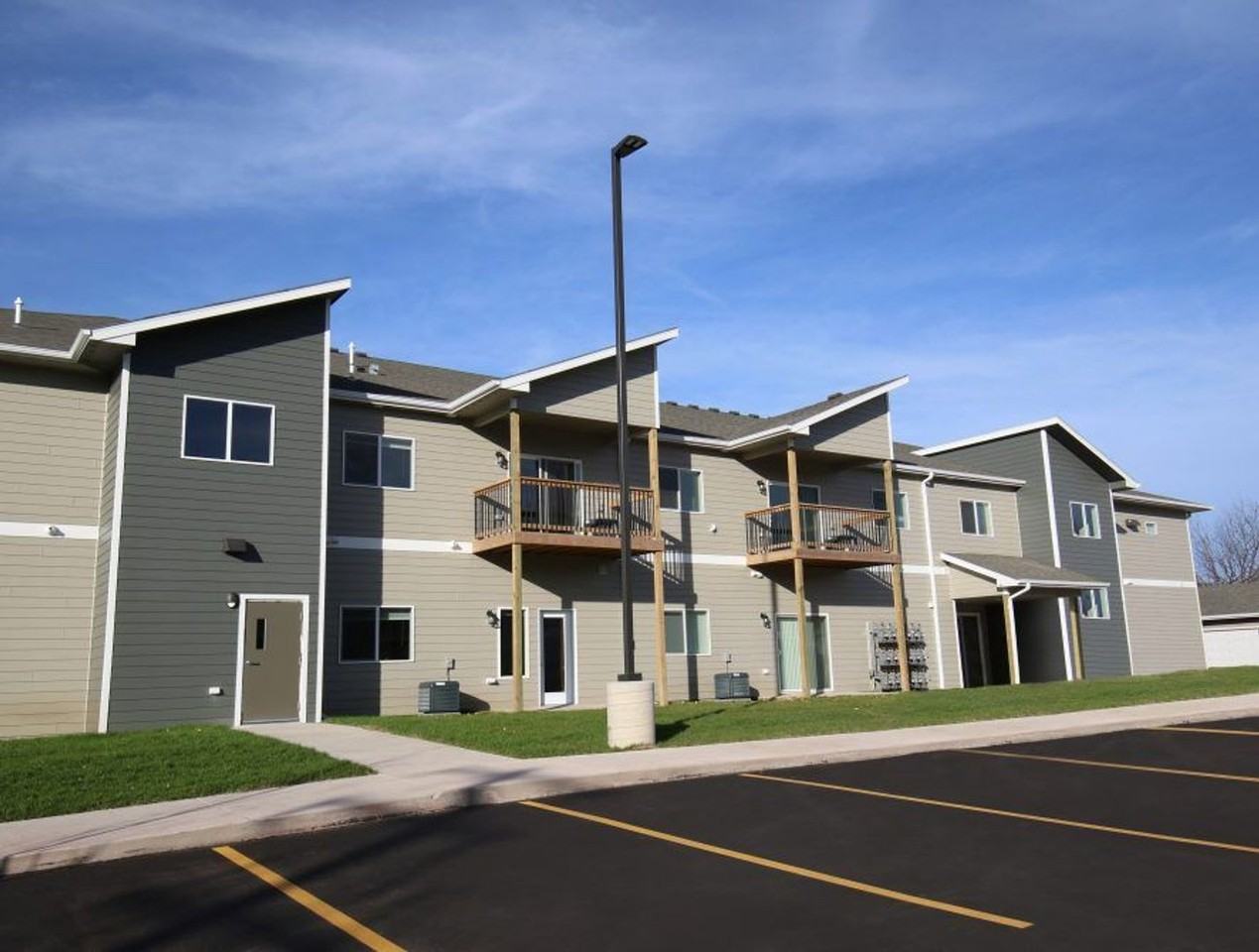 120 Flats - Photo 2 of 27