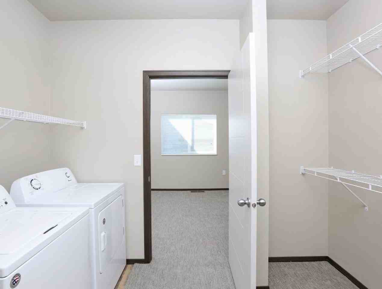 120 Flats - Photo 6 of 27