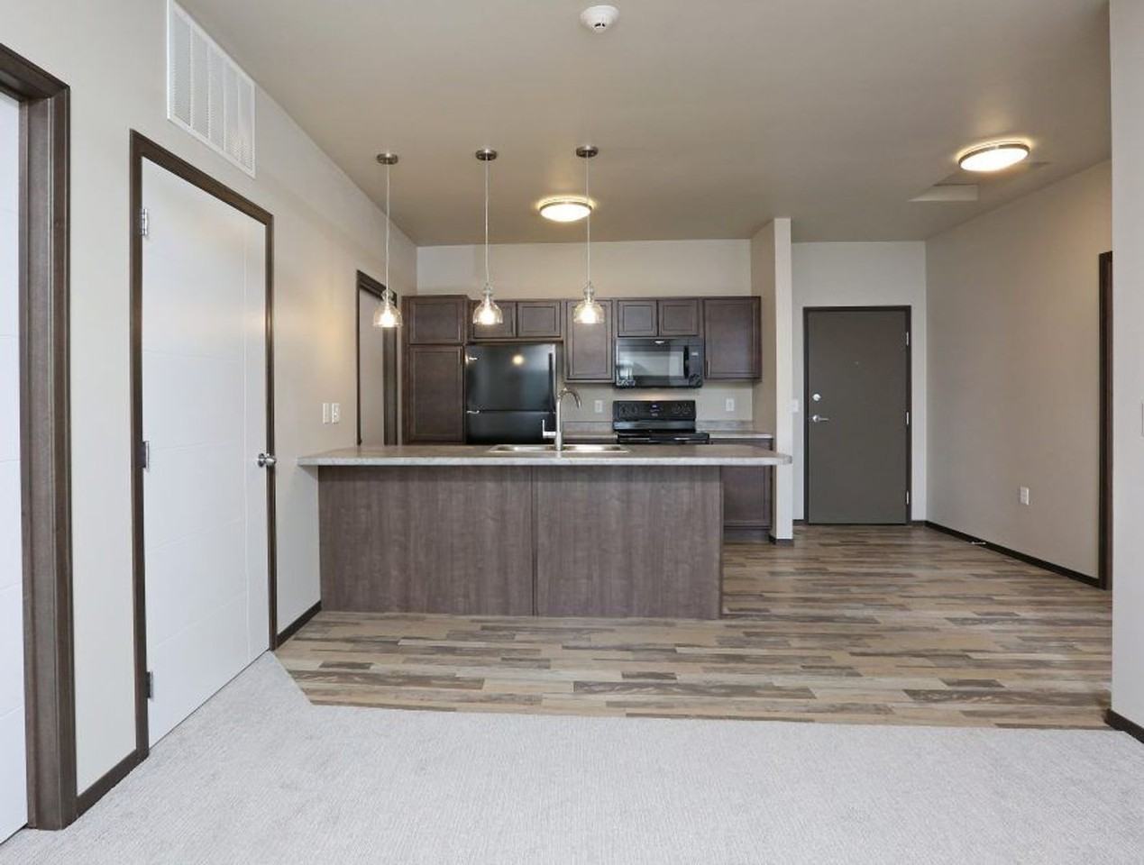 120 Flats - Photo 3 of 18