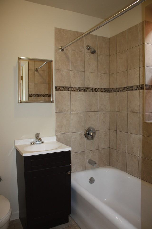 Jeffery Parkway Apartments - Photo 4 of 15