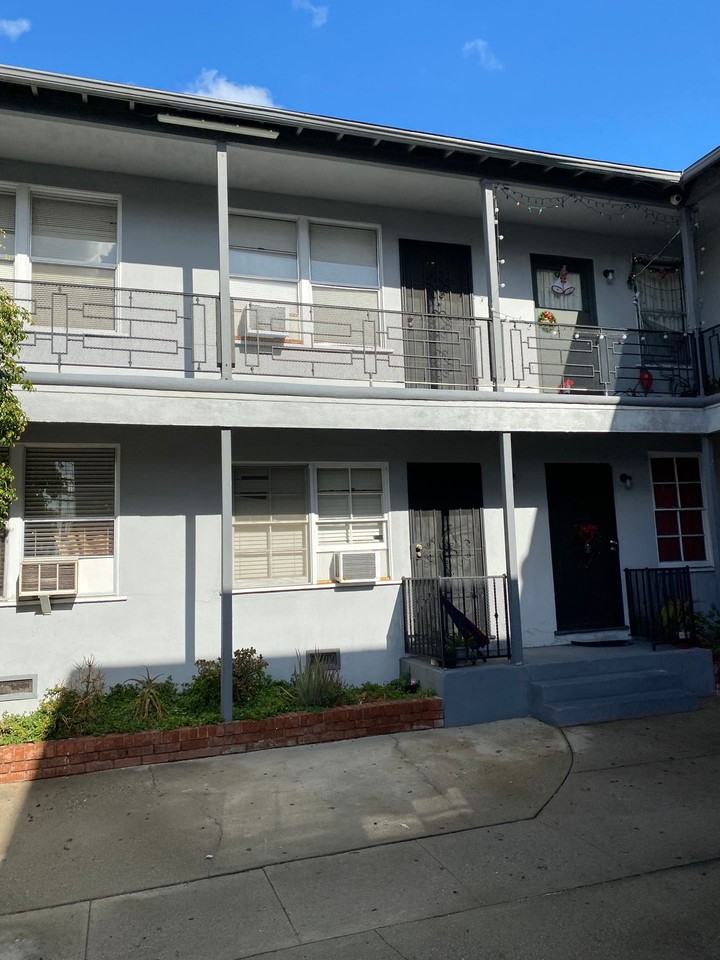 2715-2723 San Marino St - Photo 4 of 23