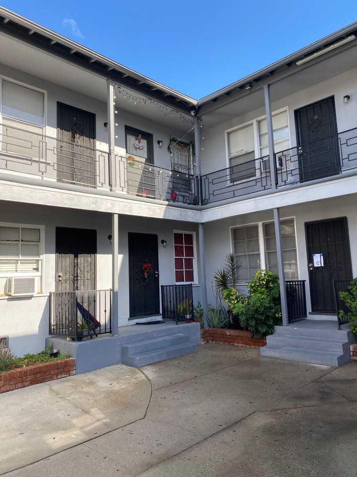 2715-2723 San Marino St - Photo 5 of 23