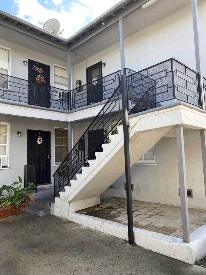 2715-2723 San Marino St - Photo 6 of 23