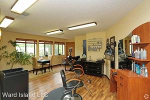 featured image of 400 River Dr