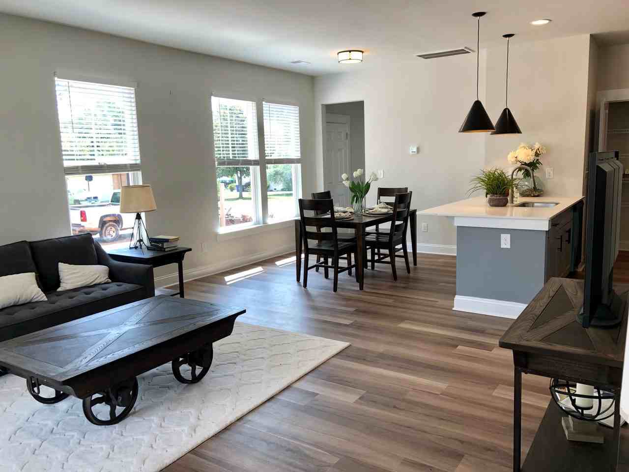 332 Voldemort St - Photo 4 of 50