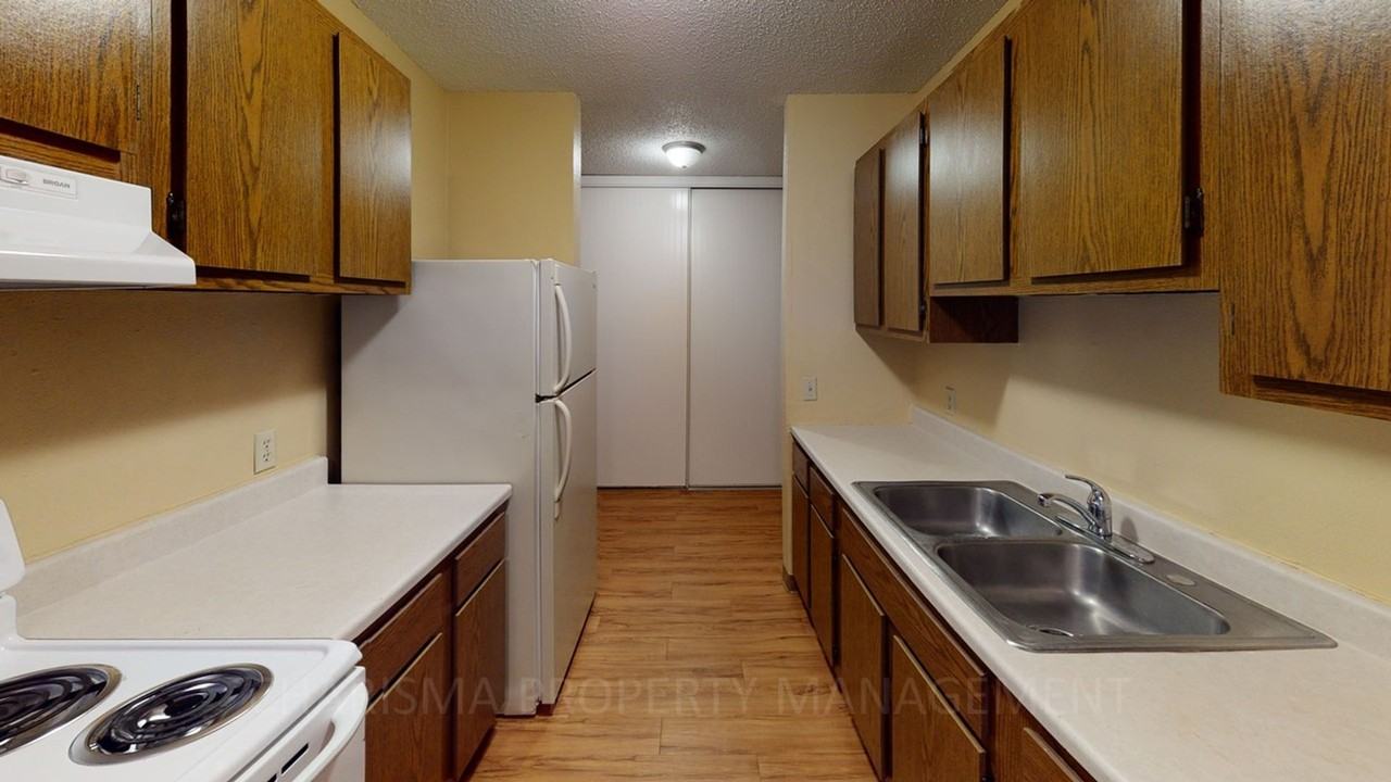 Missouri View Apartments - Photo 7 of 36