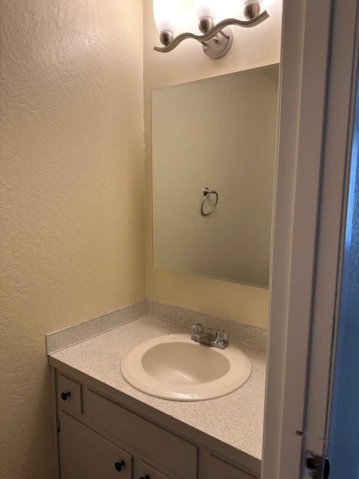 Dallas Triplex - Photo 4 of 15