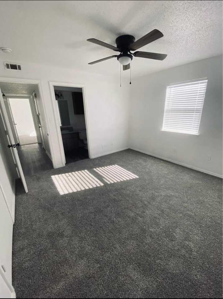 8817 S 28th St - Photo 4 of 7