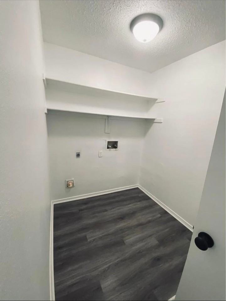 8817 S 28th St - Photo 6 of 7