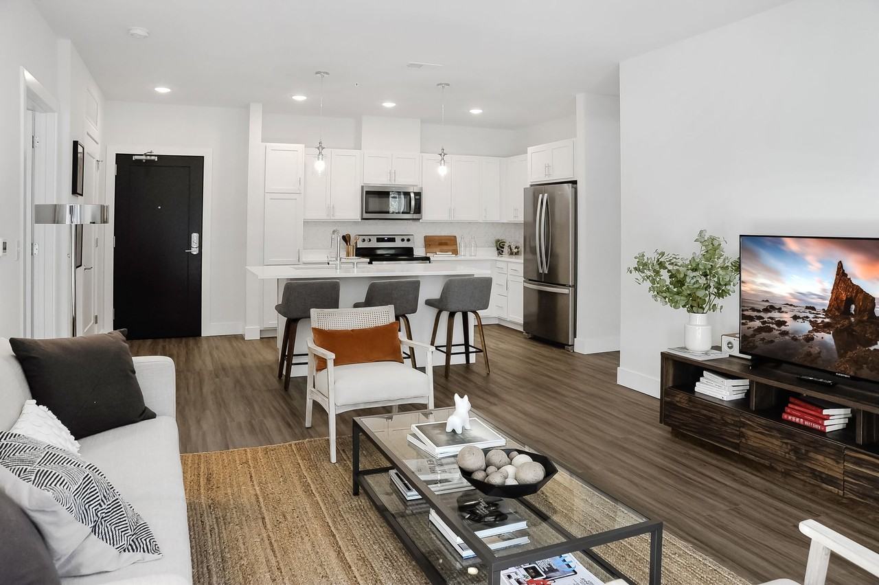 Spur 16 Apartments - Photo 4 of 14