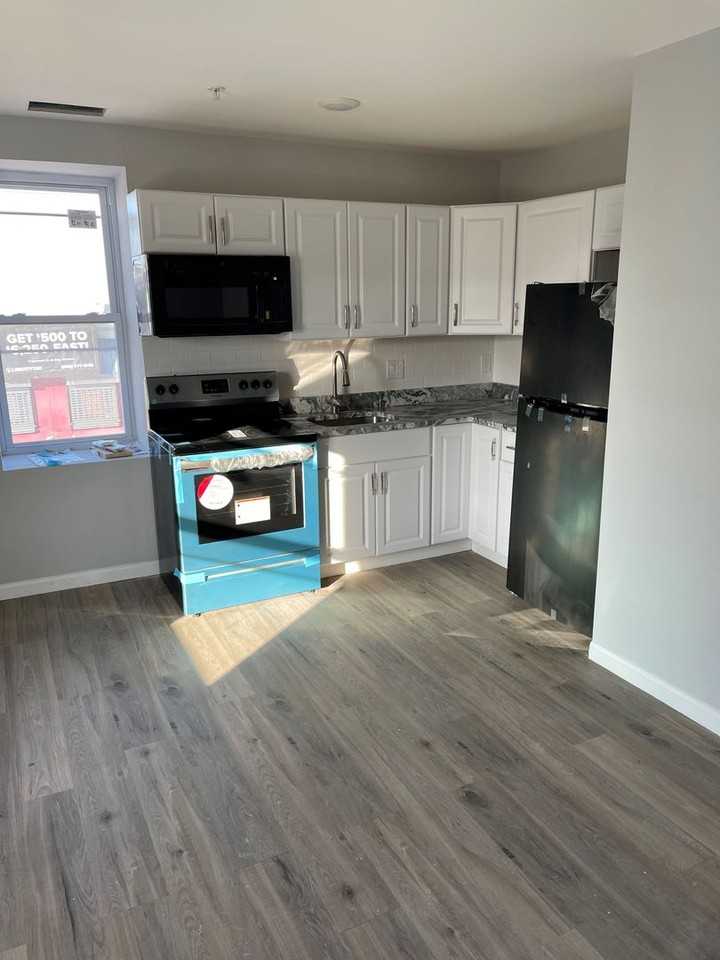 Newly Renovated Apartment - Photo 2 of 5