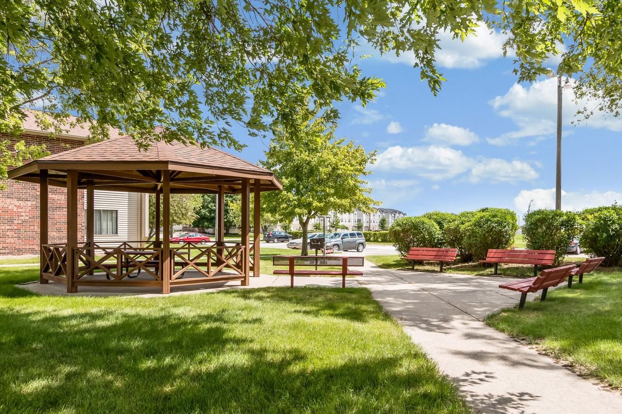 East Park Village Apartments - Photo 3 of 5