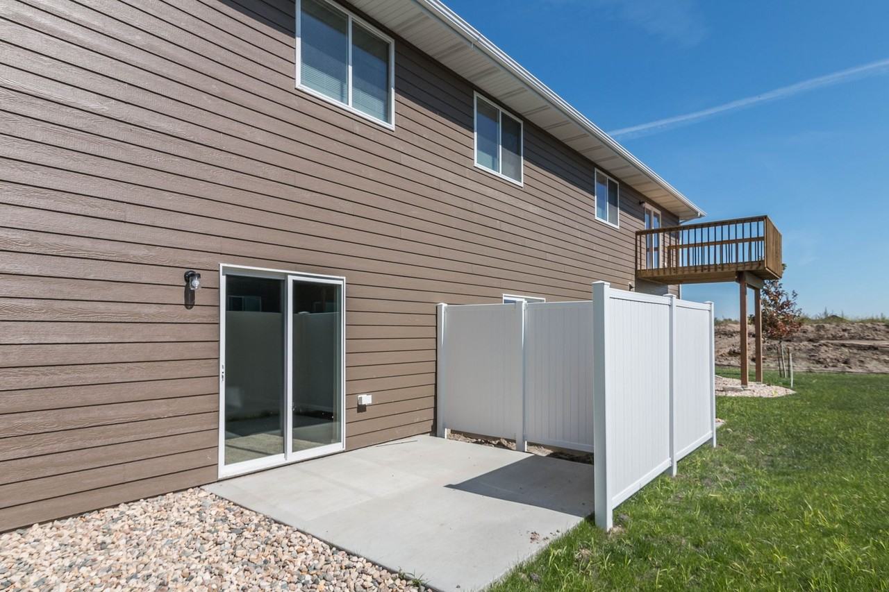 3 spacious bedrooms and 2 full bathrooms. - Photo 3 of 10