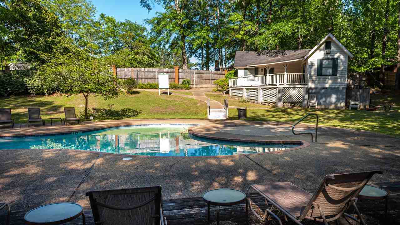 125 Westminister Dr - Photo 2 of 50