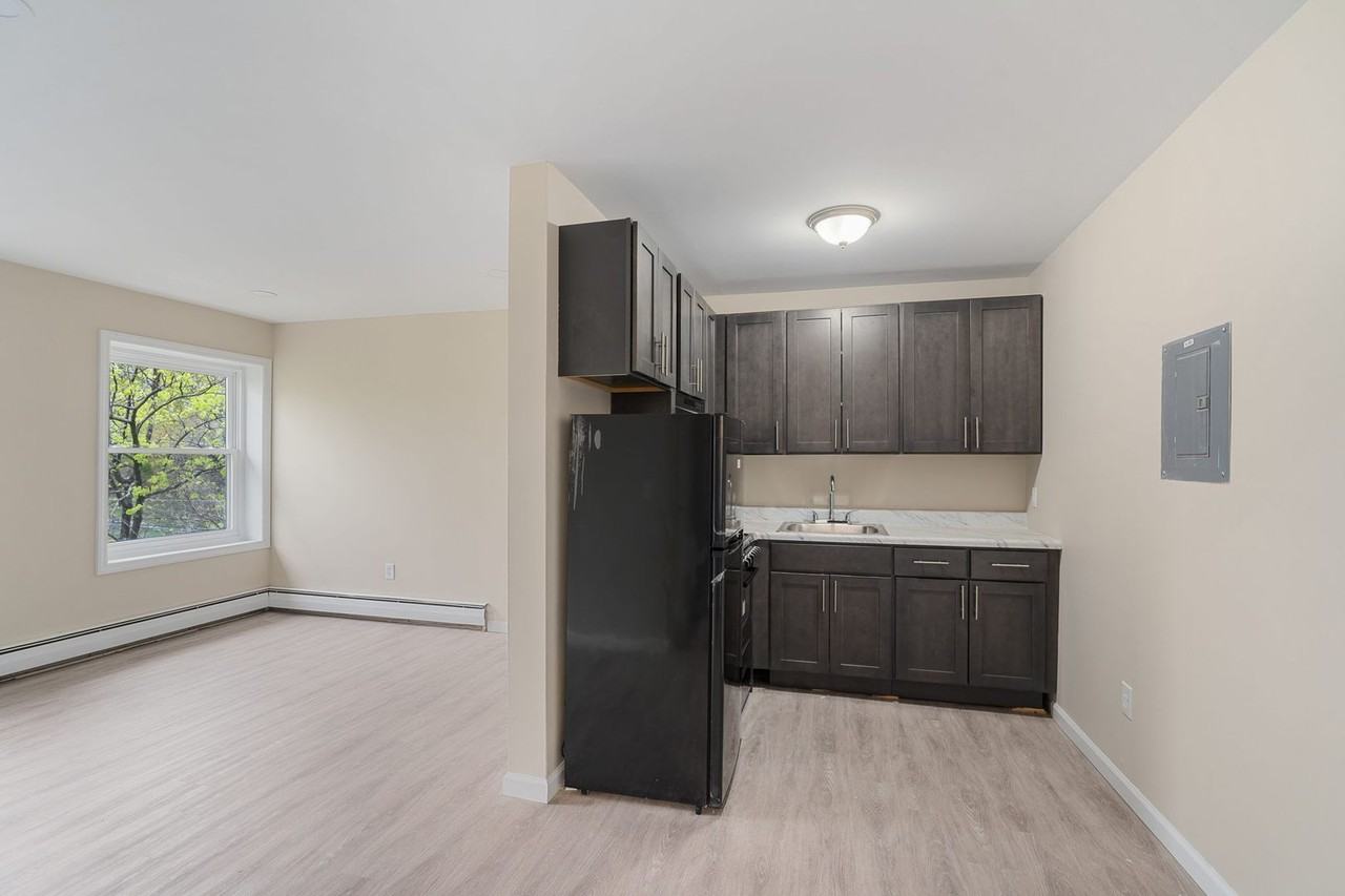 Railroad Manor - Photo 7 of 14