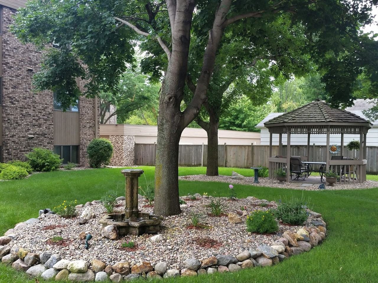 2 bedroom and 1.5 bath - Photo 4 of 17